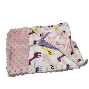 Baby Girl Lot – 30x40 Giraffe Blanket + 2 Caps (0–6M)